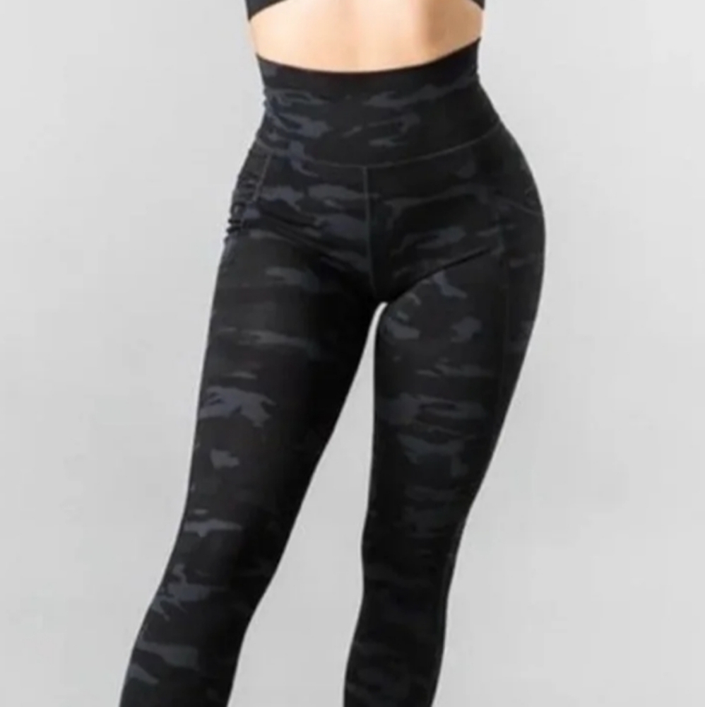 Alphalete Surface Pocket Leggings